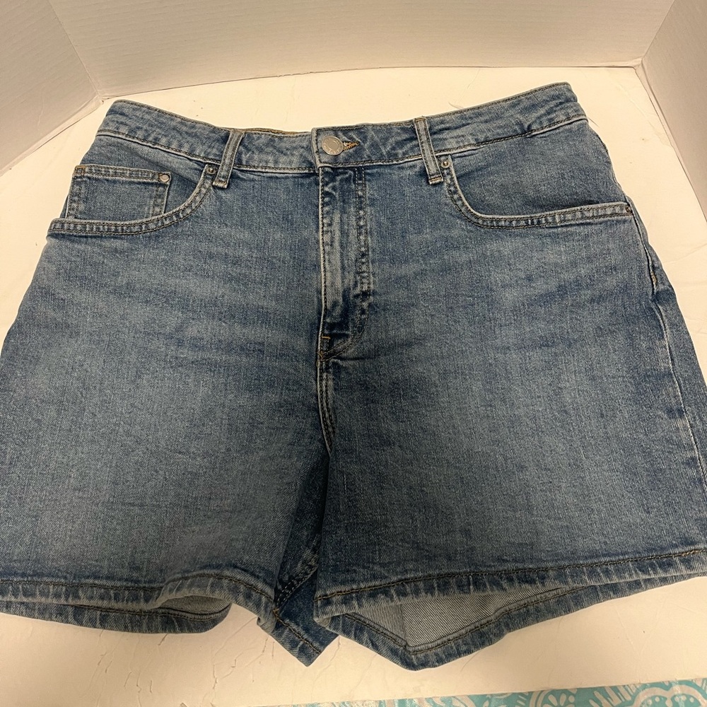 H&M denim mom shorts size 10